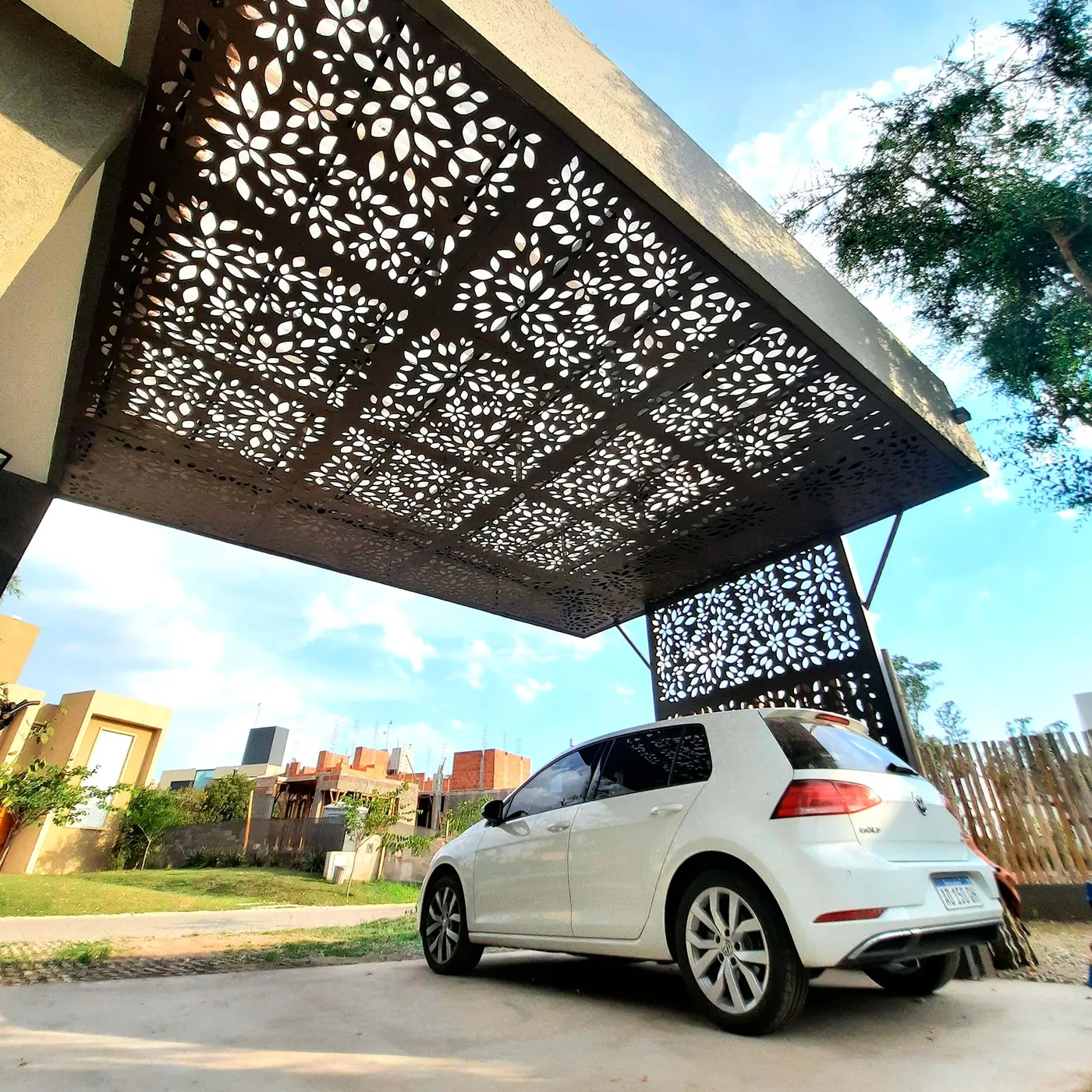 Pérgola perforada exterior