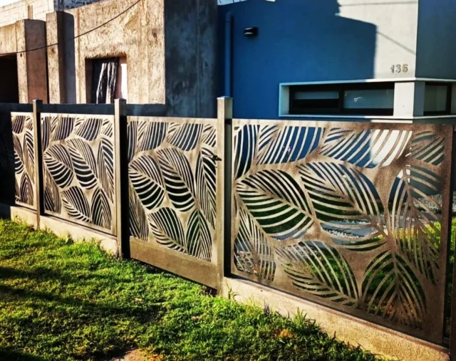 Hermoso frente que hicimos de la mano de nuestros amigos @herreria._artesanal

¿Qué les parece? 💫

#herreria #frentes #plasma #chapa #chapacalada #diseño #arquitectura