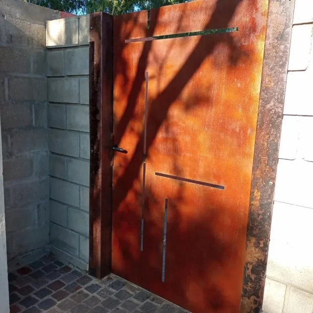 ¿Cómo podemos darle originalidad a nuestros espacios? 🤔

¿Para qué hacer una reja tradicional cuando podrías diseñar algo especial para tu hogar?

En Plasmart te acompañamos para crear esa solución. Única. 👑

¡Contactanos! 💫