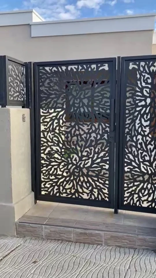 Nuevo cerramiento de estilo abstracto de la mano de nuestra colega @silvina_brignone! 

#chapa #plasma #aceroplasma #corteplasma #cerramiento #decoracion #fachadasmodernas #arquitectura #diseñosenacero