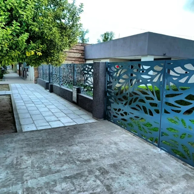 ¿Te animás a darle un giro moderno a tu hogar? 🏡✨ Descubrí la renovación total de fachadas con nuestros cerramientos en chapa calada con plasma. 🌳💖

Conectamos tu espacio con el entorno, creando un ambiente único.

 ✨ Comentá con tu emoji favorito si amás la idea. 👇

#RenuevaTuEspacio #DiseñoPersonalizado #IntegraciónNatural
#Plasmart
#Corteplasma
#Enrejados